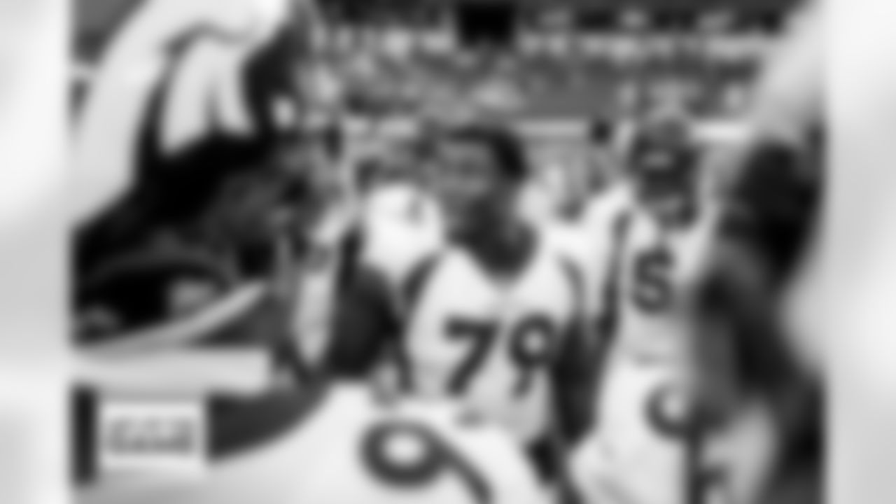 Lloyd Cushenberry III gives a pregame speech in a huddle during pregame warmups before the Denver Broncos' Week 6 game against the Los Angeles Chargers at SoFi Stadium in Inglewood, California on October 17, 2022. (Photo by Ben Swanson)