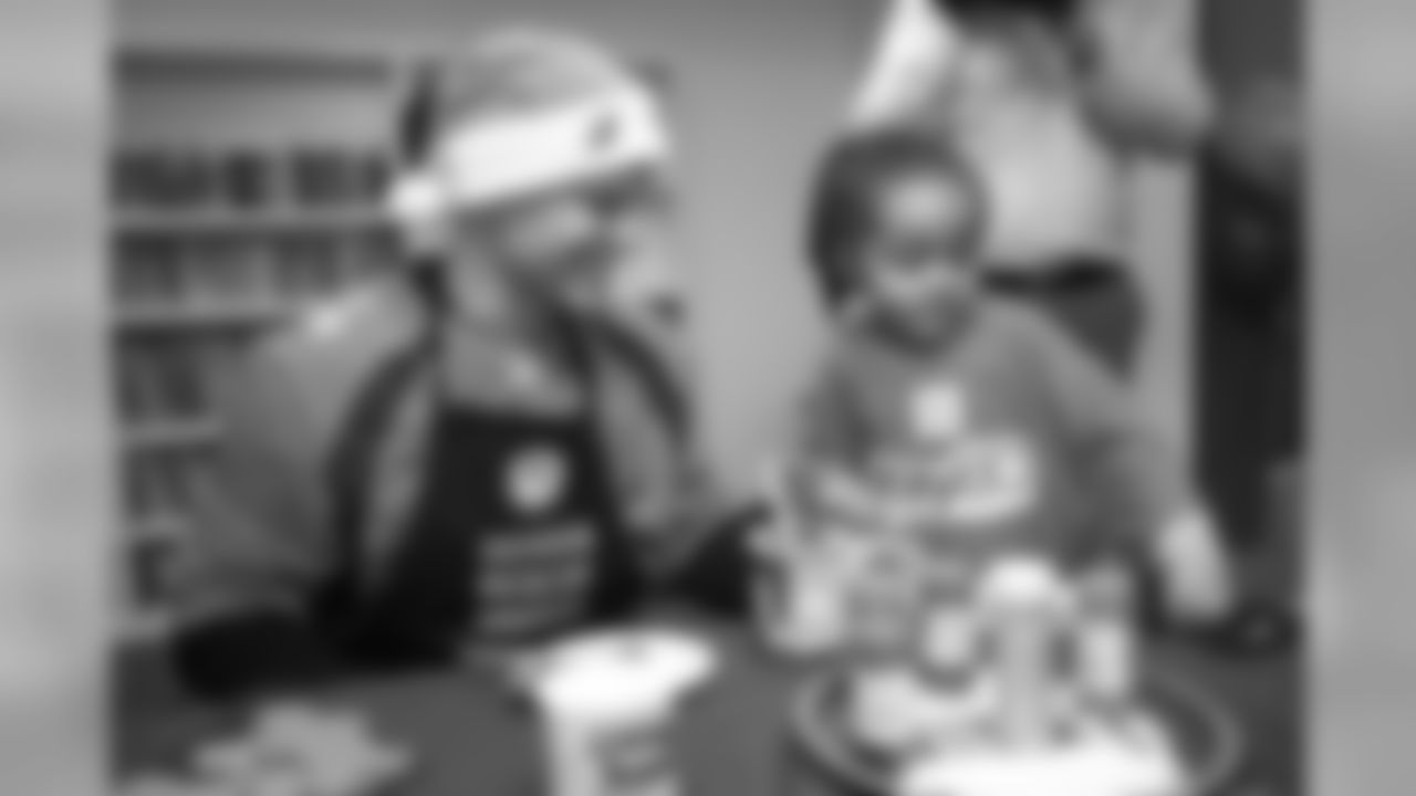 Brett Rypien and teammates decorate gingerbread cookies with children at the Denver Rescue Mission's 20th annual holiday party at the Mission's The Crossing location on December 9, 2019. (Photo by Ben Swanson)
