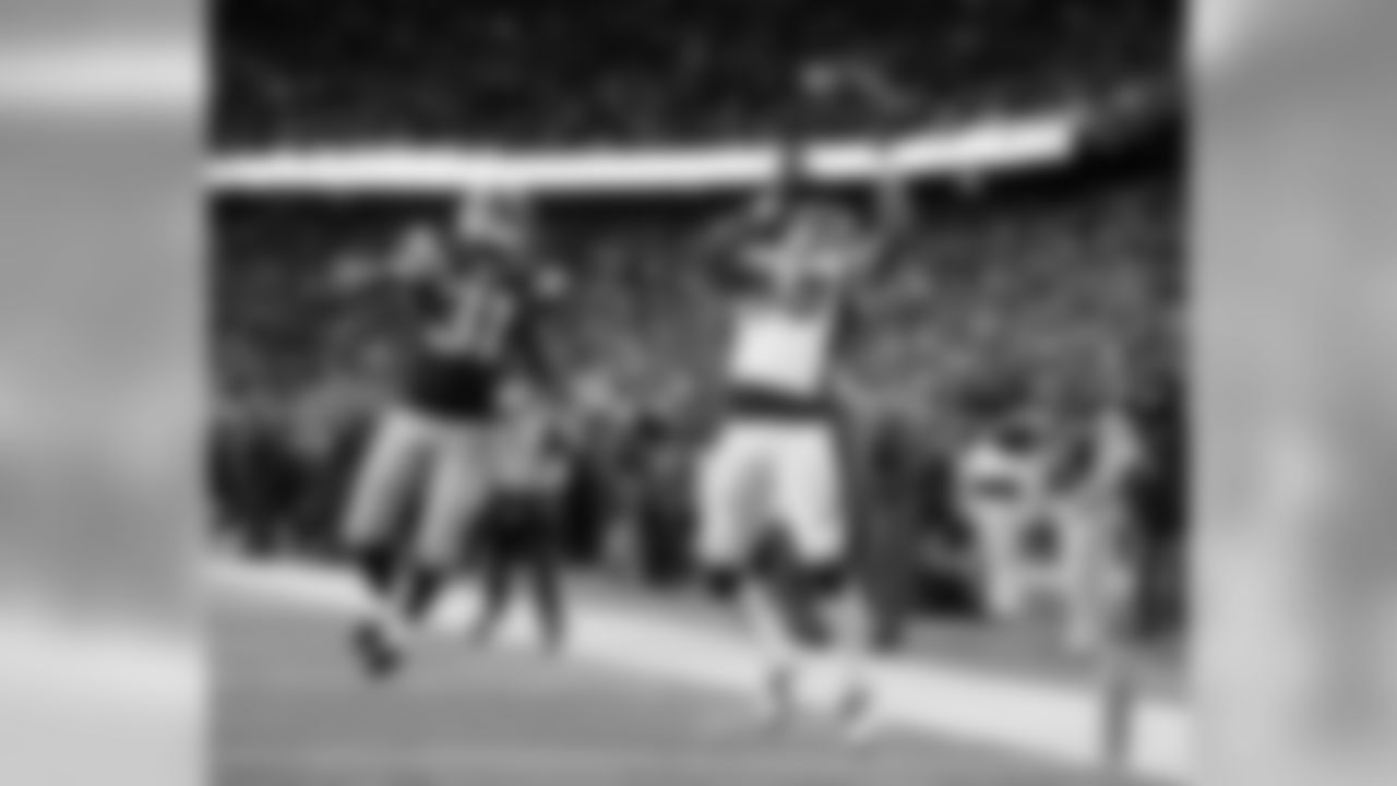 Thomas ranks in the Top 10 in the NFL in receptions (86, T-8th), receiving yards (1,317, 7th), receiving touchdowns (12, T-2nd) and 25-yard receptions (16, T-1st) this season.
