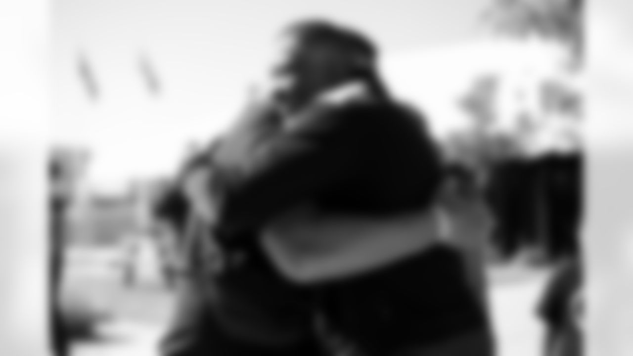 Maa Tanuvasa hugs Rod Smith during Alumni Weekend festivities watching practice at UCHealth Training Center in Englewood, Colorado on October 16, 2021. (Photo by Ben Swanson)