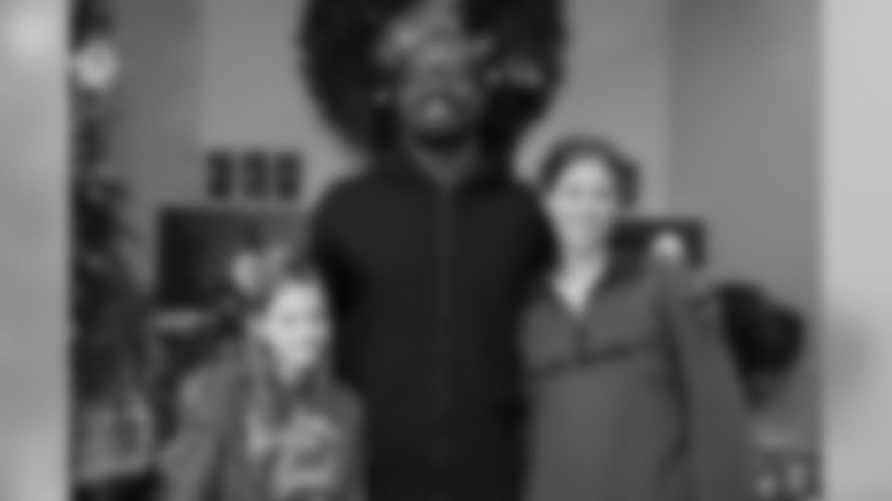 Von Miller takes photos with fans to help encourage donations at a toy drive for Boys & Girls Clubs of Metro Denver for the holidays on December 23, 2019. (Photo by Ben Swanson)