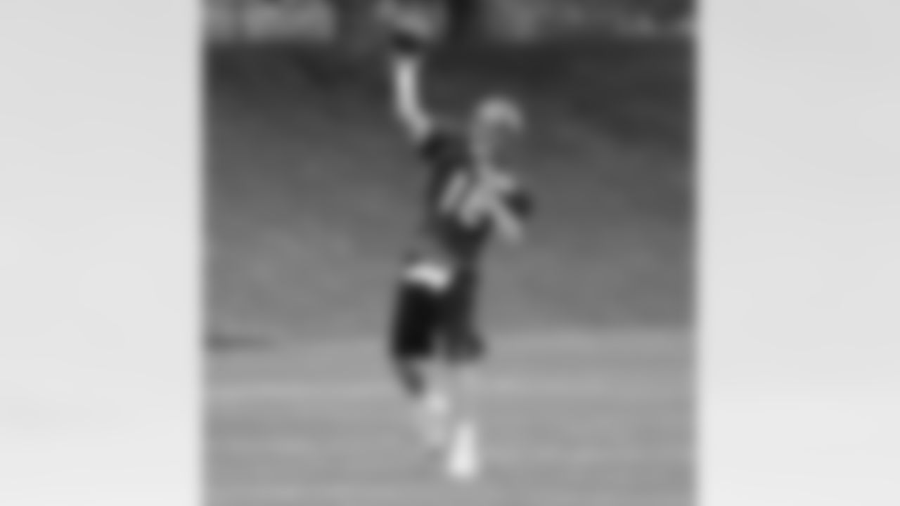 Manning fires a pass.