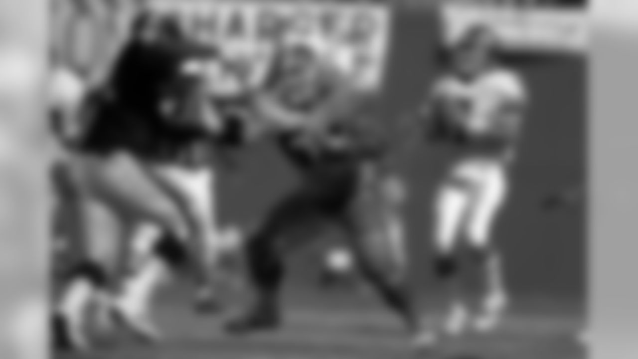 Two-time Pro Bowler
Three Super Bowl appearances (XXI, XXII, XXIV)
Career stats: 129 games, 87 starts