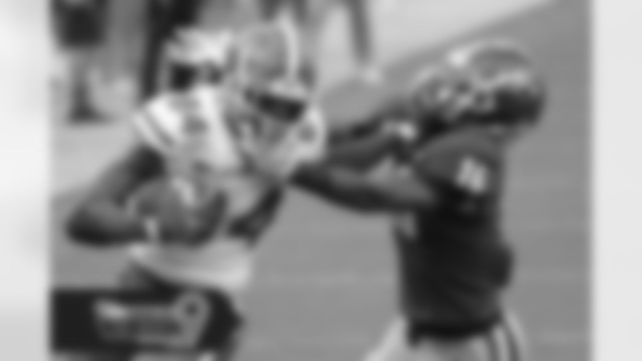 Snippet from Daniel Jeremiah: "The former Gator has burst off the line, sets up defenders and explodes out of the break point. He beat upper-echelon SEC cornerbacks on a weekly basis. He builds speed to separate down the seam and tracks the ball naturally down the field."
(AP Photo/John Raoux)