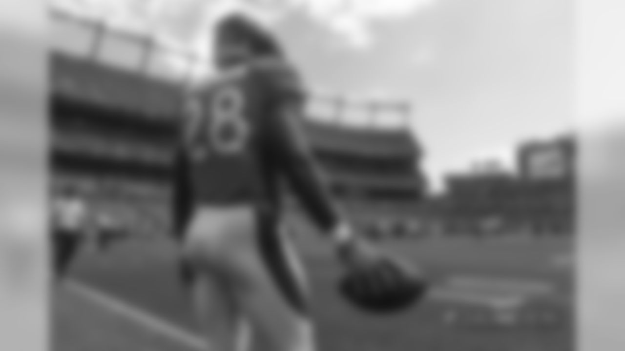 Denver Broncos running back Royce Freeman (28) pre-game warmups before an NFL game against the Oakland Raiders, Sunday, Sep. 16, 2018, in Denver. (Photo: Eric Lars Bakke)