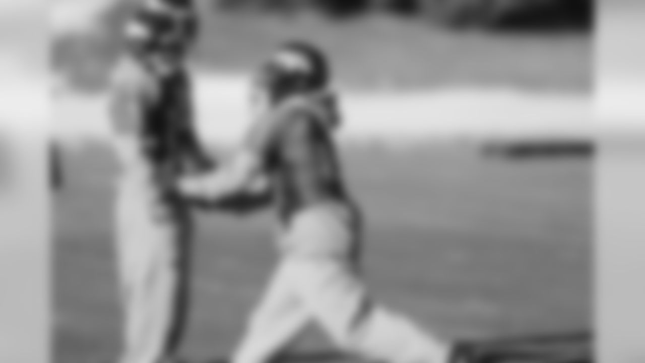 Holliday catches a pass.