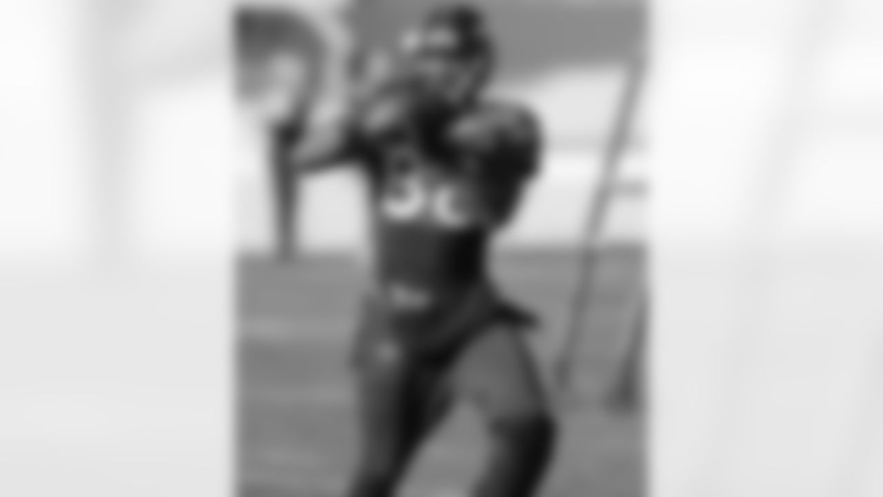 WR Demaryius Thomas makes a reception.