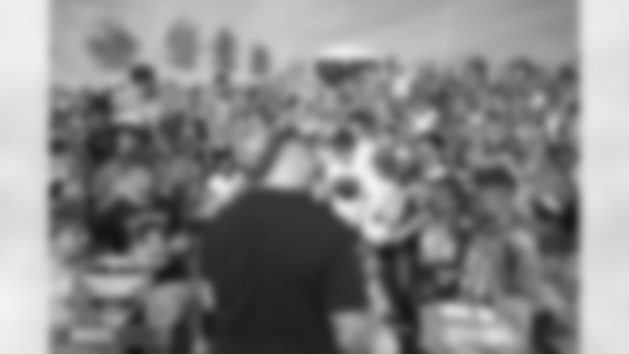 Derek Wolfe signs autographs for fans as he announces he is retiring as a Bronco during training camp on Friday, July 29, 2022 at UCHealth Training Center in Englewood, Englewood.
Photo by Gabriel Christus/Denver Broncos
