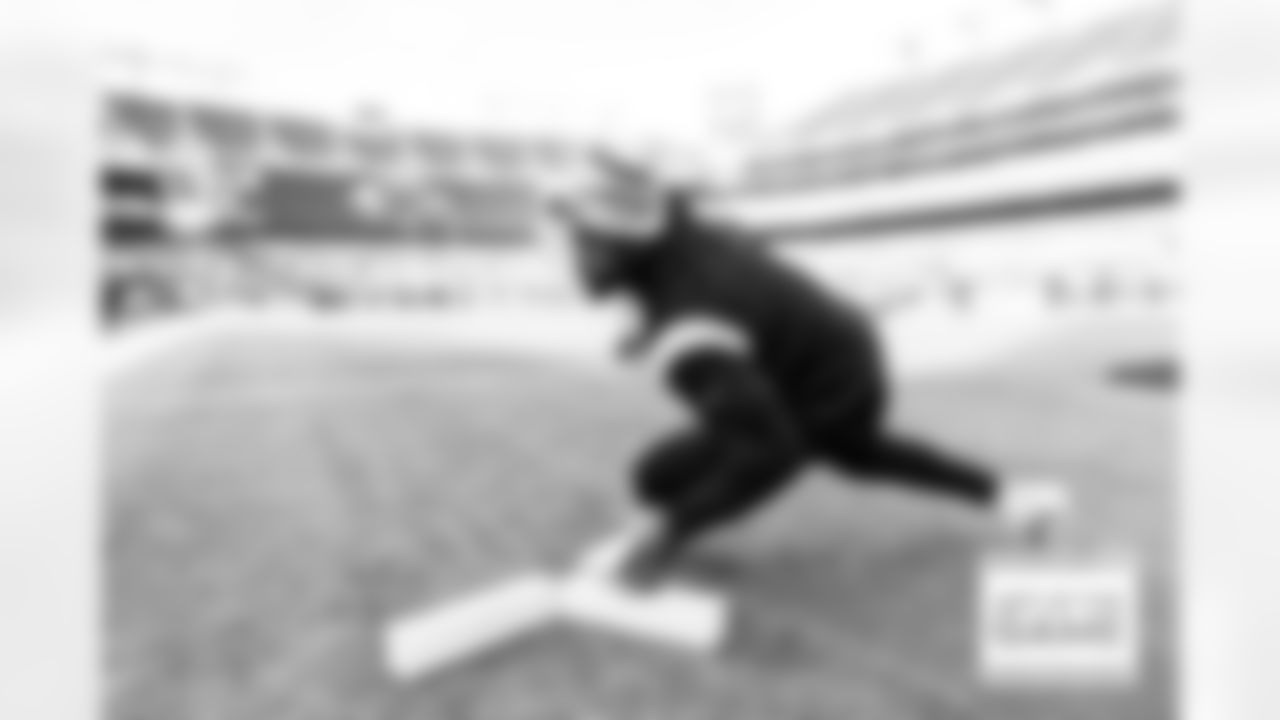 Jake Martin during pregame warmups before the Broncos' Week 13 game against the Baltimore Ravens at M&T Bank Stadium in Baltimore, Maryland on December 4, 2022. (Photo by Ben Swanson)