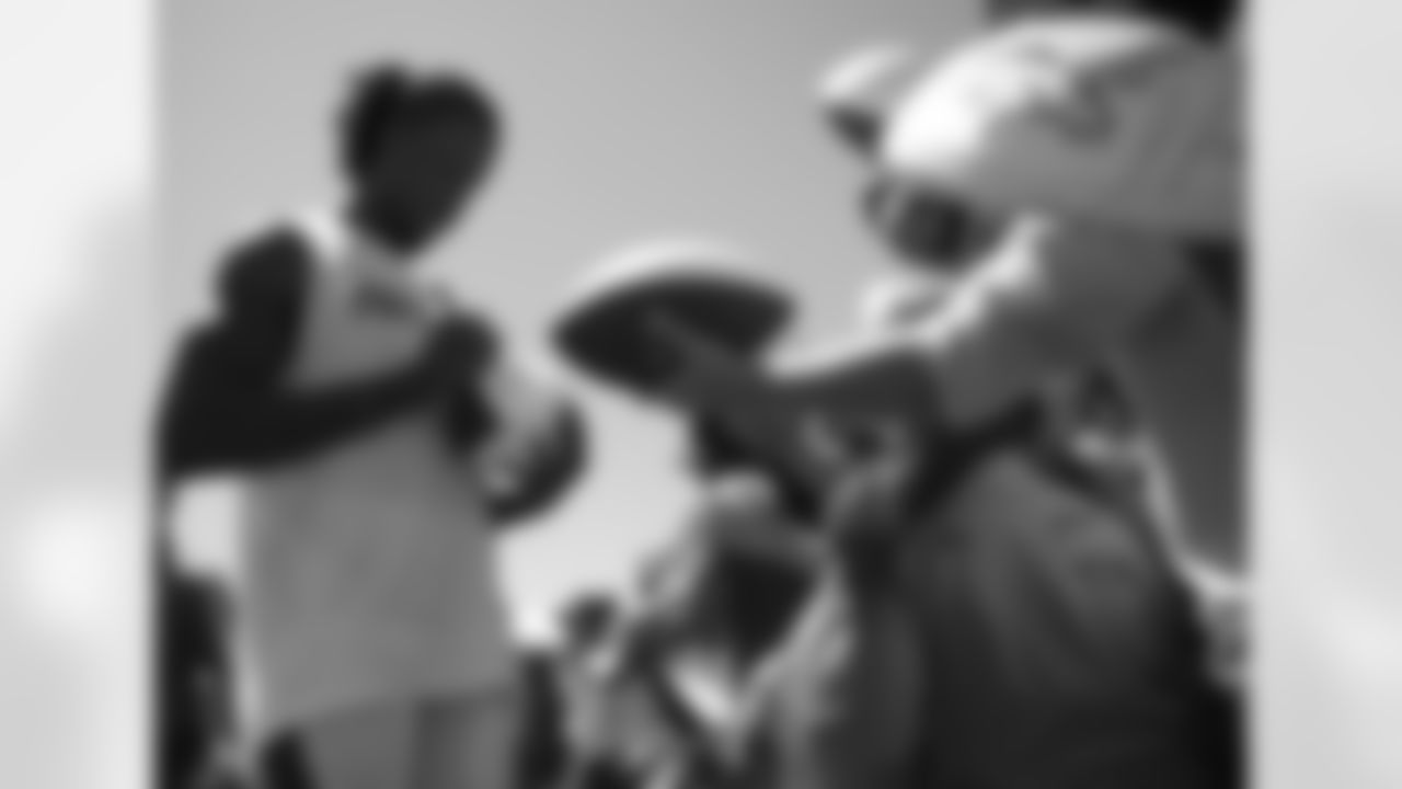 Jerry Jeudy signs autographs for fans during training camp on Friday, August 4, 2023 at Centura Health Training Center in Englewood, Colorado.
Photo by Nicole Pennetta / Denver Broncos