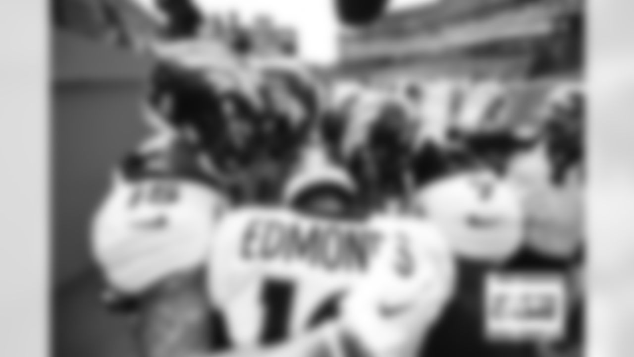 Jalen Virgil, Chase Edmonds, Kendall Hinton and the returners huddle up at the Broncos' Week 10 game against the Tennessee Titans at Nissan Stadium in Nashville, Tennessee on November 13, 2022. (Photo by David Dermer)