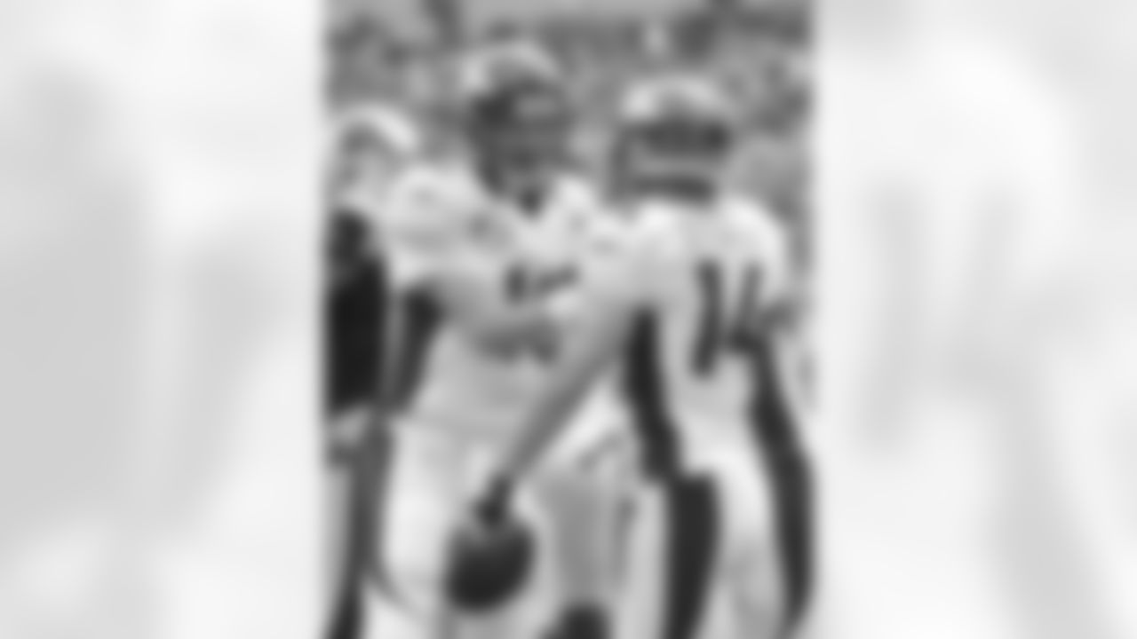 Manning congratulates Stokley after the two connected on a touchdown.