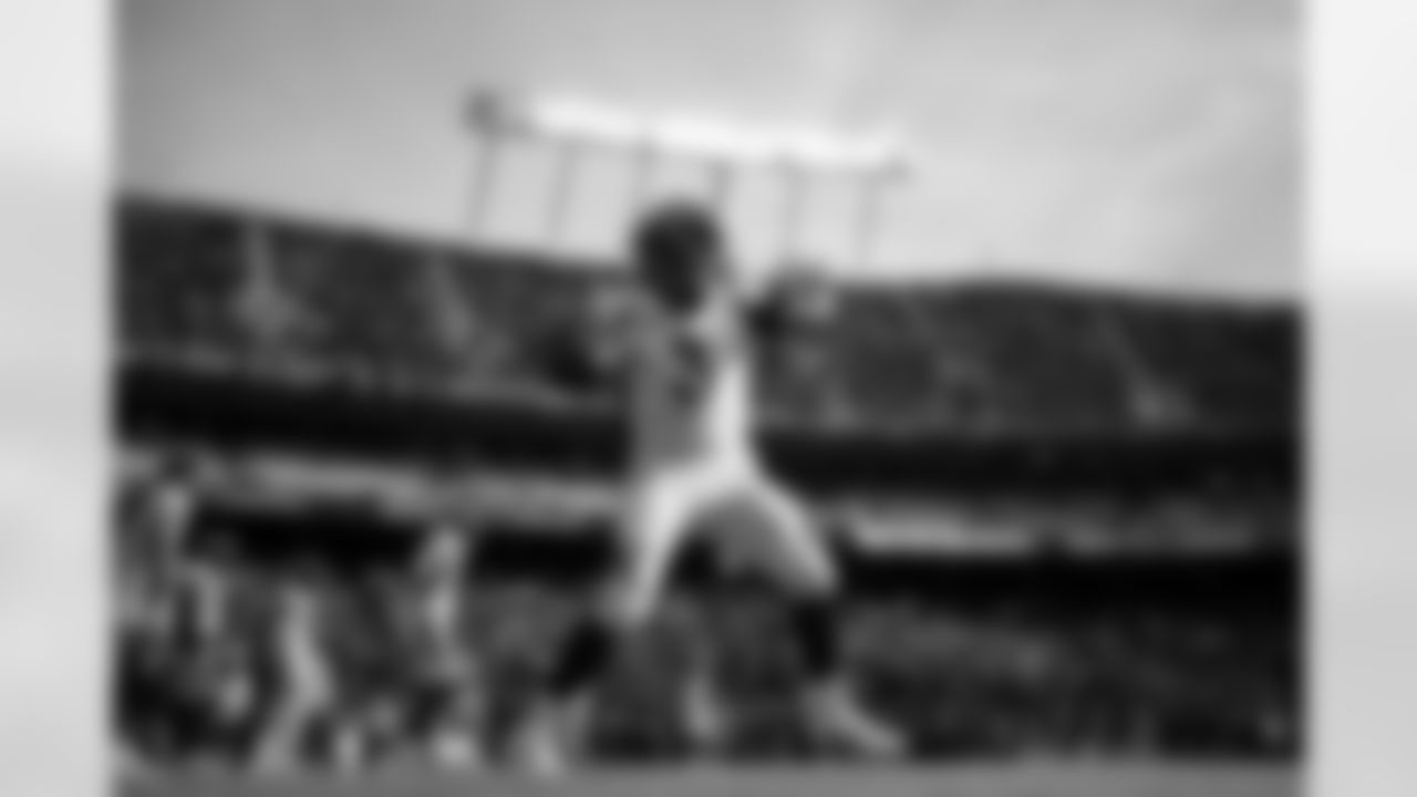 Russell Wilson during pregame warmups before the Broncos' Week 17 game against the Kansas City Chiefs at GEHA Field at Arrowhead Stadium in Kansas City, Missouri on January 1, 2023. Photo by Ben Swanson