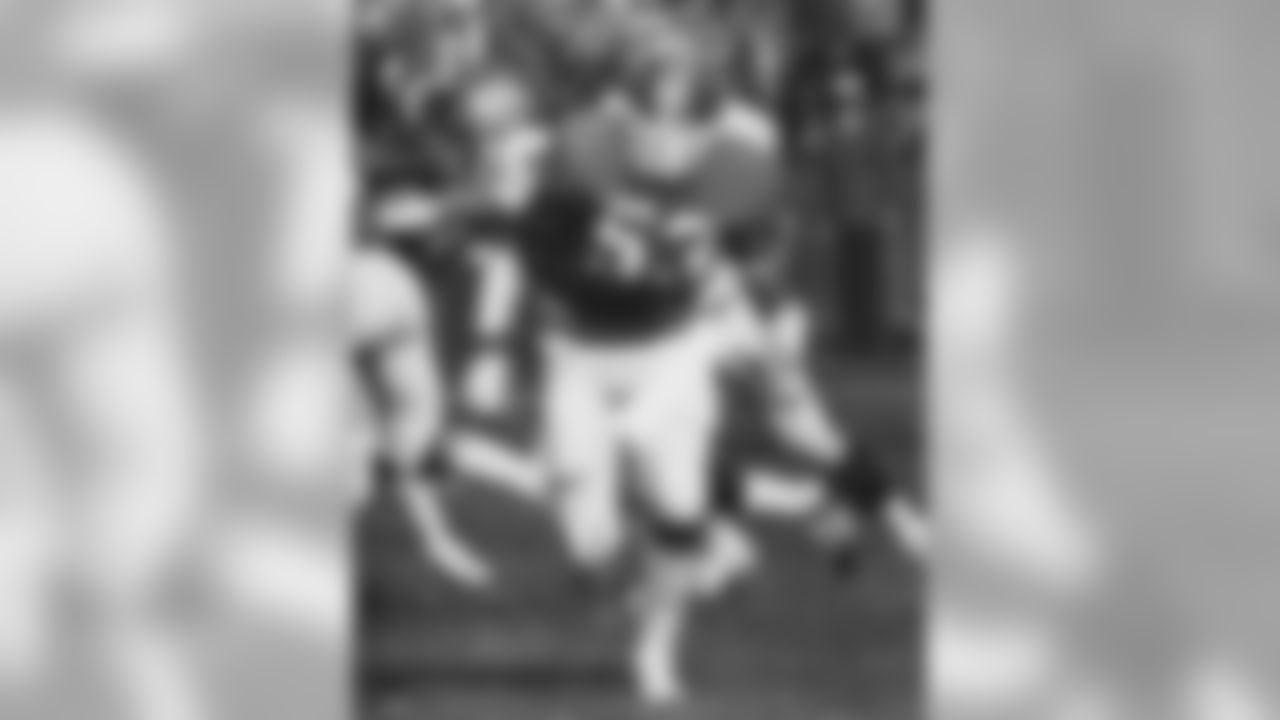Randy Gradishar was the only Ring of Fame inductee in 1989 in recognition of his outstanding 10-year career (1974-83) at linebacker for the Broncos. He was among the 15 finalists for the Pro Football Hall of Fame balloting in 2003 and 2008 as well as one of the 25 semifinalists for the Class of 2004, 2005, 2006 and 2007.