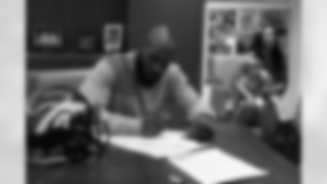 Safety Darian Stewart (26), his wife, Whitley, and their daughter, Hayden, at Stewart's contract extension signing in Pat Bowlen's conference room on November 26, 2016. (Photo by Ben Swanson/DenverBroncos.com)