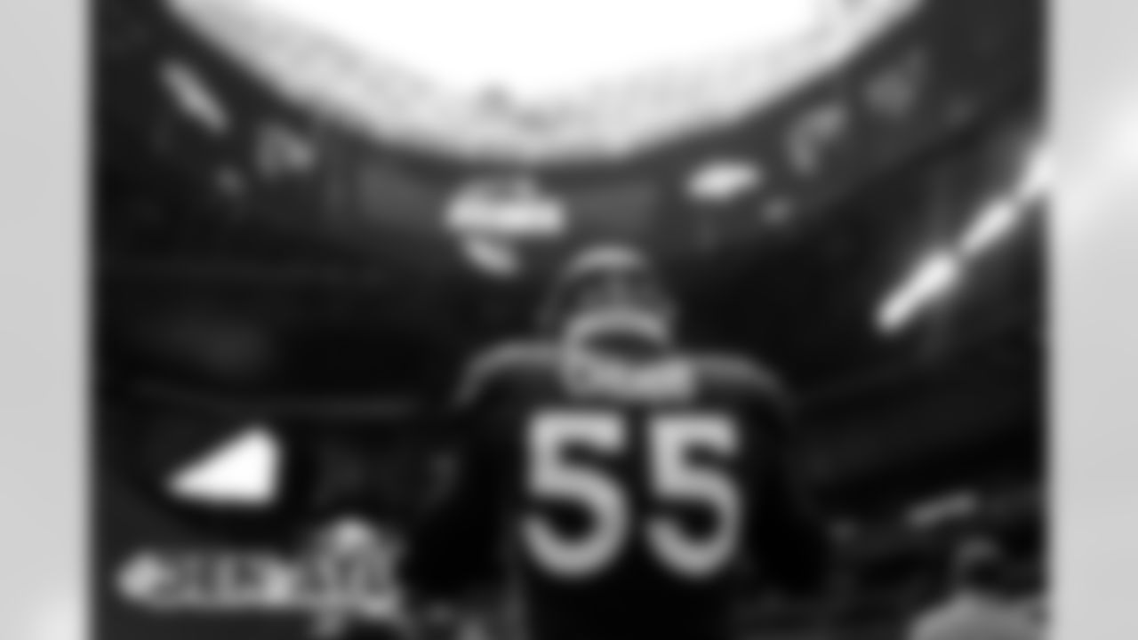 Bradley Chubb warms up before the Broncos' Week 9 game against the Atlanta Falcons at Mercedes-Benz Stadium in Atlanta, Georgia. (Photo by Gabriel Christus)