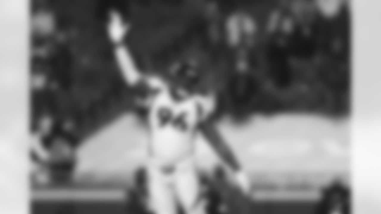 Denver Broncos defensive end Shelby Harris (96) celebrates after batting down a pass on third down during the NFL game against the Kansas City Chiefs at Arrowhead Stadium in Kansas City, Missouri, December 06, 2020.
Photo by Gabriel Christus