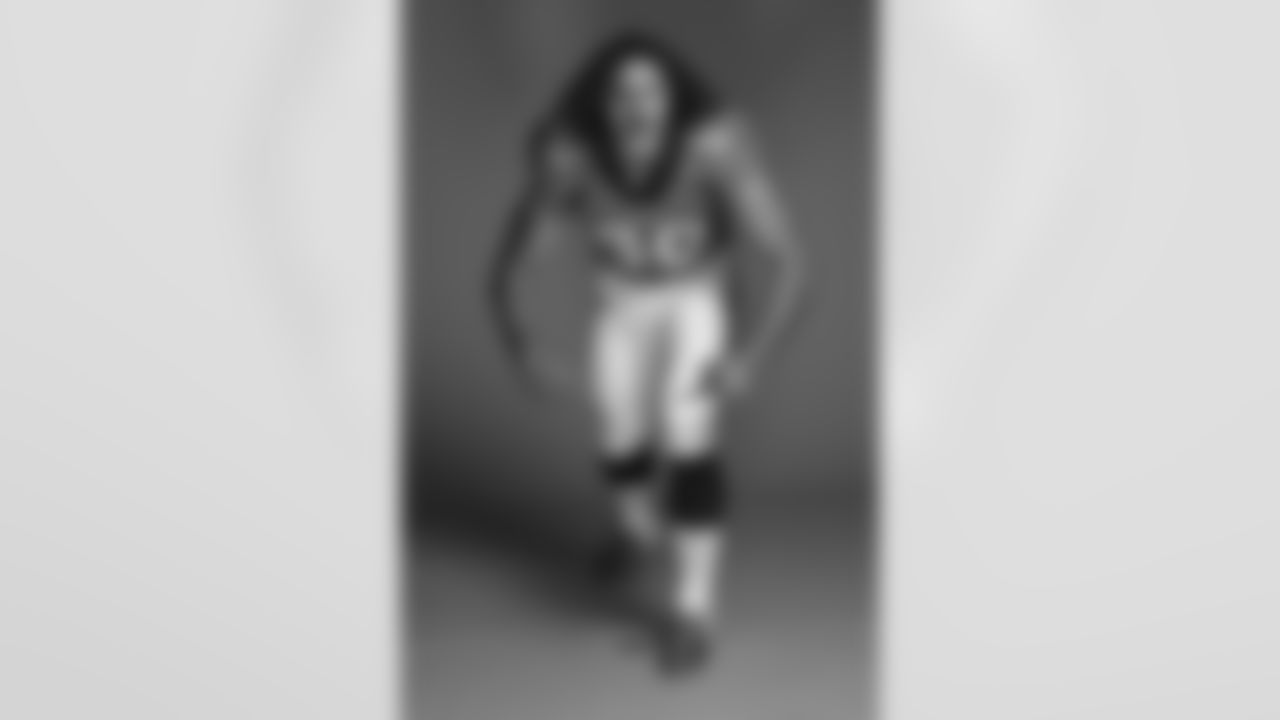 Denver Broncos tight end Greg Dulcich (80) poses for a photo during the Denver Broncos photoshoot, Wednesday, June 8, 2022, in Denver, Colorado. (Harrison Braden/NFL)