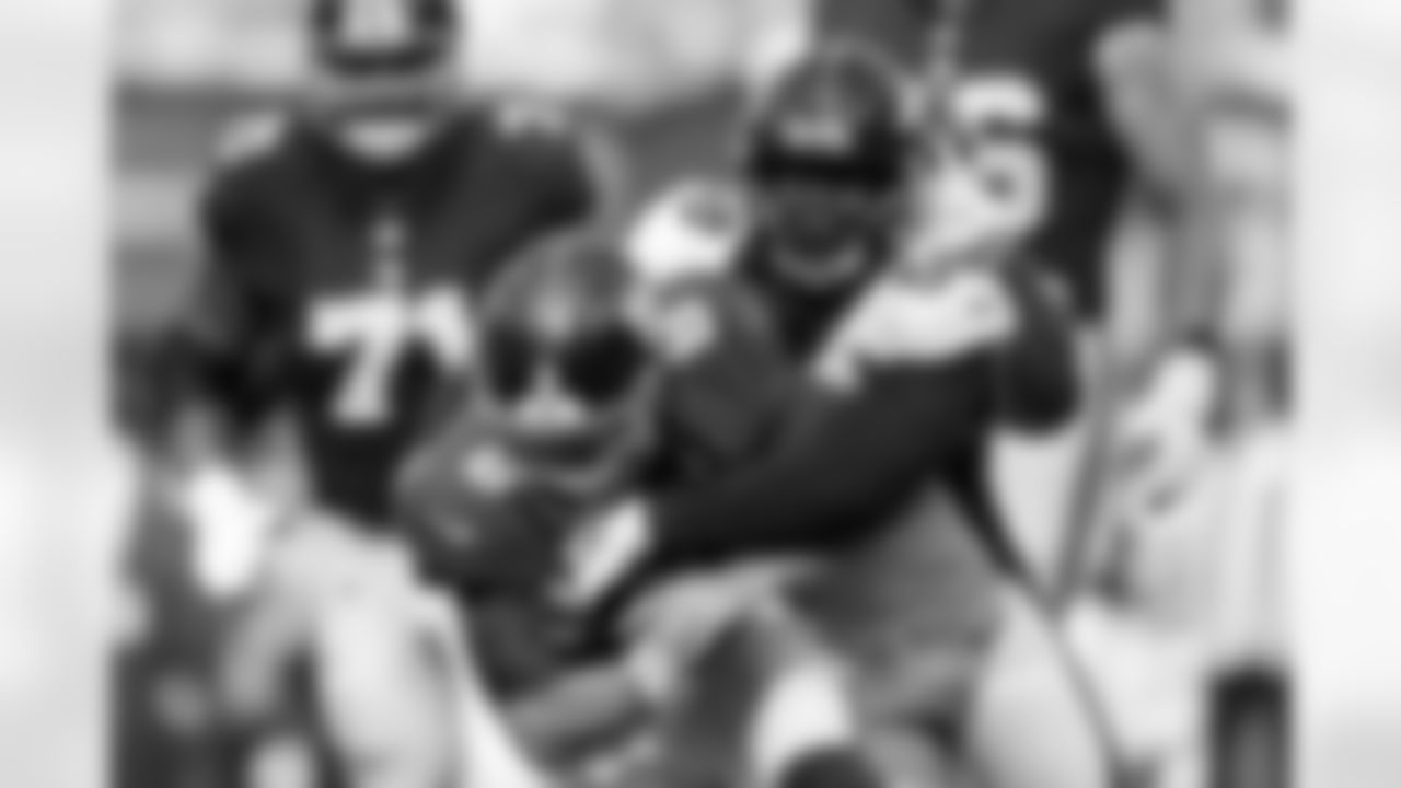 Von Miller during the Broncos' Week 1 game against the New York Giants at MetLife Stadium in East Rutherford, New Jersey, on September 12, 2021. (Photo by Gabriel Christus)