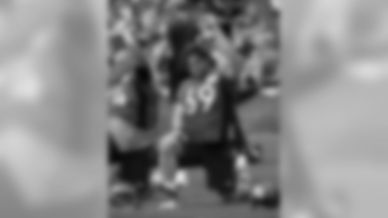 guard Evan Mathis (69)