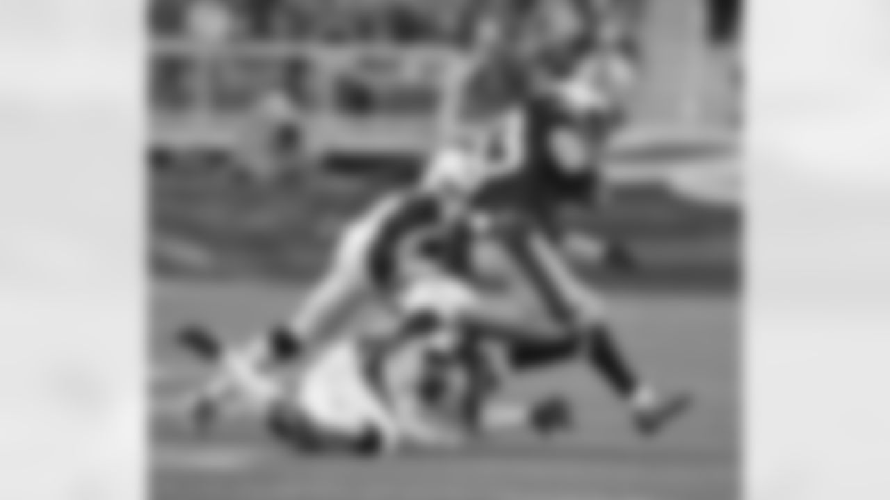 CB Chris Harris gets help from a teammate in tackling Patriots WR Wes Welker.