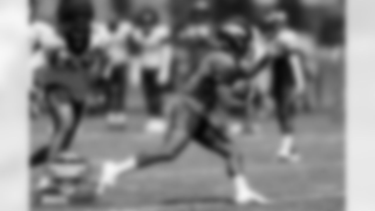 Montrell Washington at practice on Day 11 of training camp at UCHealth Training Center in Englewood, Colorado on August 8, 2022. (Photo by Ben Swanson)