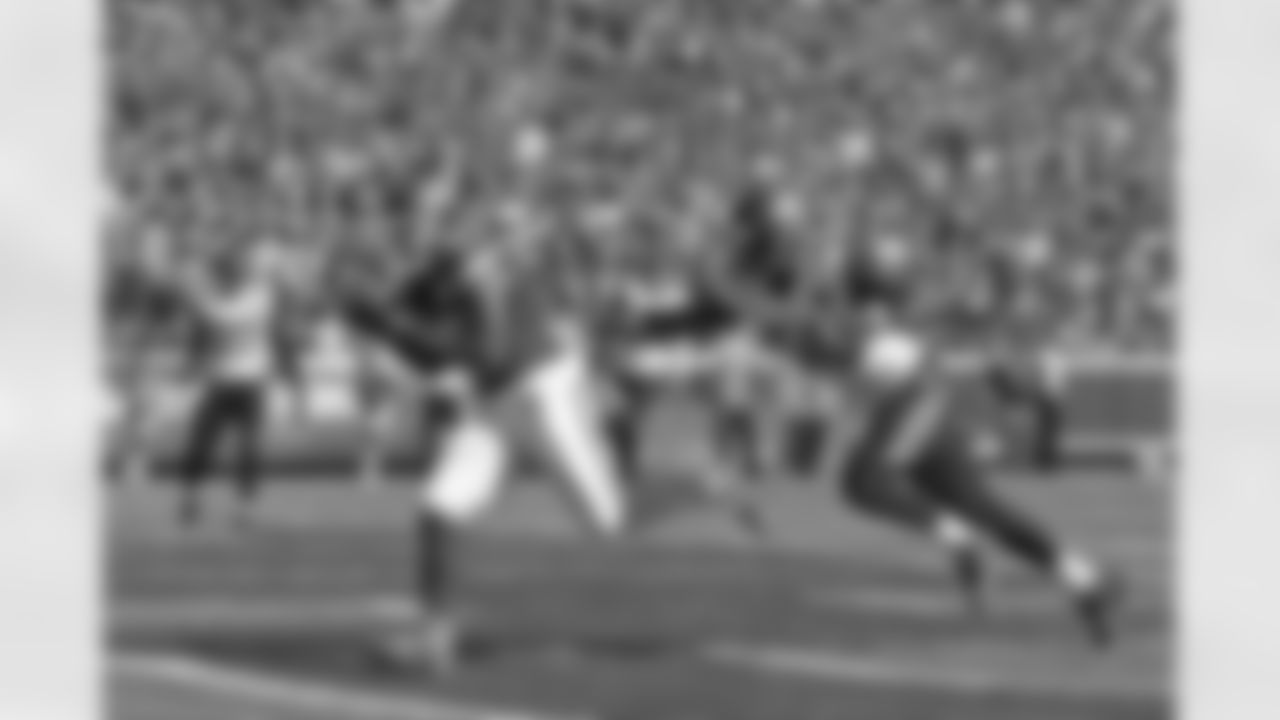 The Chiefs never fell behind against Jacksonville in Arrowhead, but that doesn't mean they were in a comfortable position for the entirety of the 19-14 win. With starting quarterback Alex Smith still recovering from a concussion, Nick Foles started in his stead and threw for 187 yards and one touchdown without an interception. Kansas City found the end zone first on a 23-yard touchdown reception by wide receiver Albert Wilson, but only got field goals on four scoring drives the rest of the game. Jacksonville countered with a 1-yard touchdown pass to WR Allen Robinson at the end of the first half to stay in contention, but found themselves down 12 points late in the fourth quarter — a deficit they could not overcome, despite a late touchdown pass to narrow the gap to five points.
Up next: @ Carolina