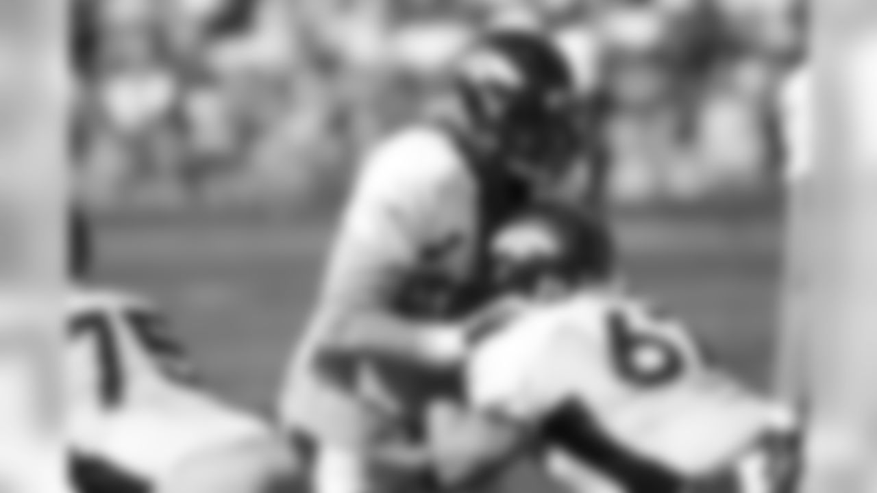 G Zane Beadles blocks T Adam Grant.