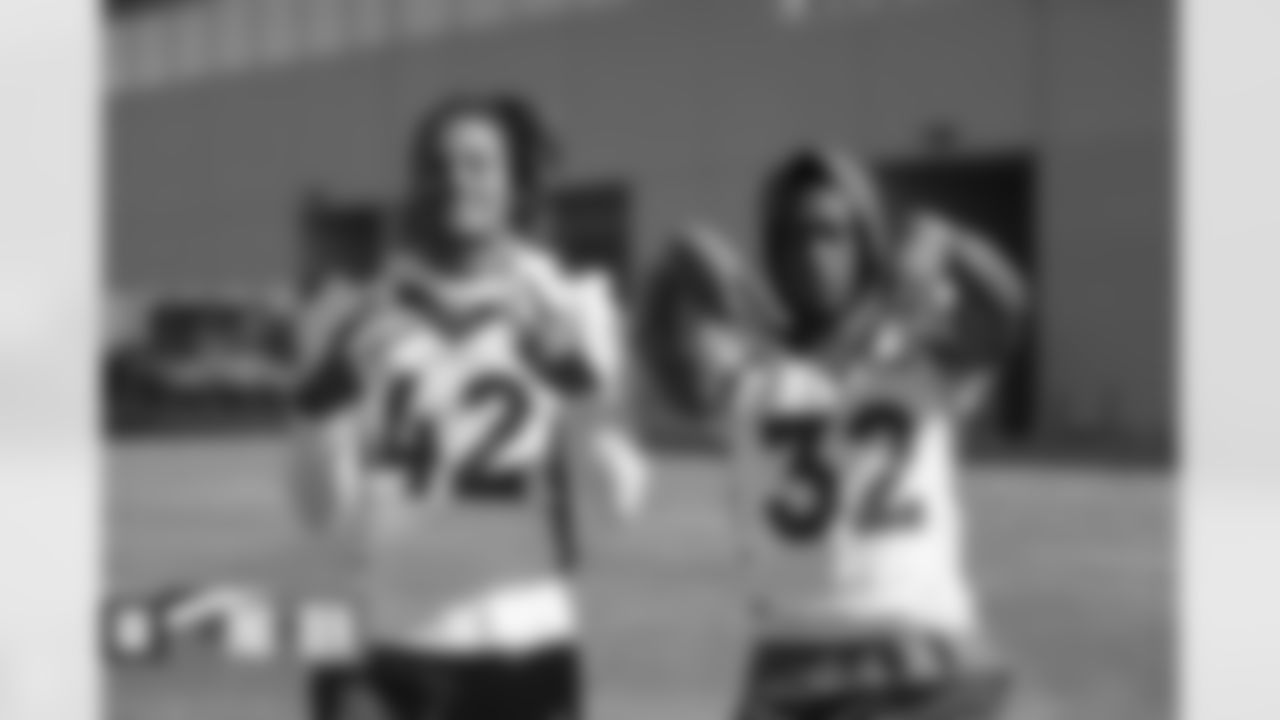 Nik Bonitto and Delarrin Turner-Yell during practice on Tuesday, October 4, 2022 at UCHealth Training Center in Englewood, Colorado.
Photo by Gabriel Christus / Denver Broncos