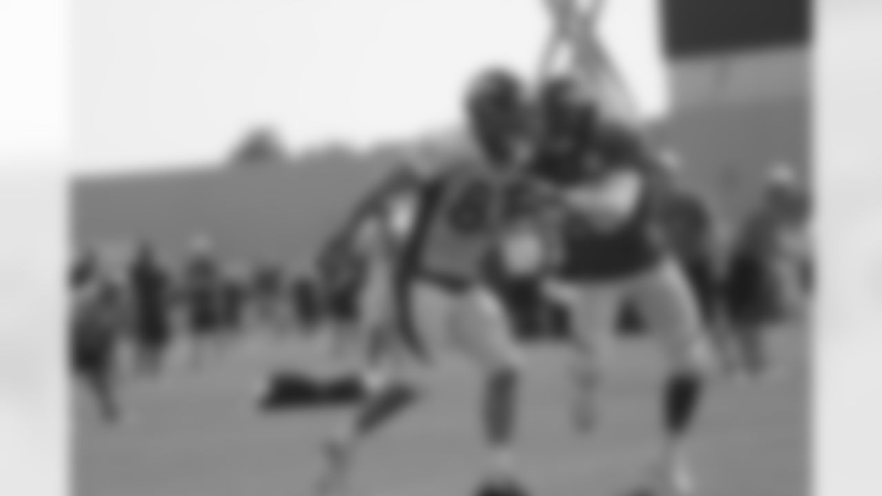 Welker fights to get open in front of Harris.