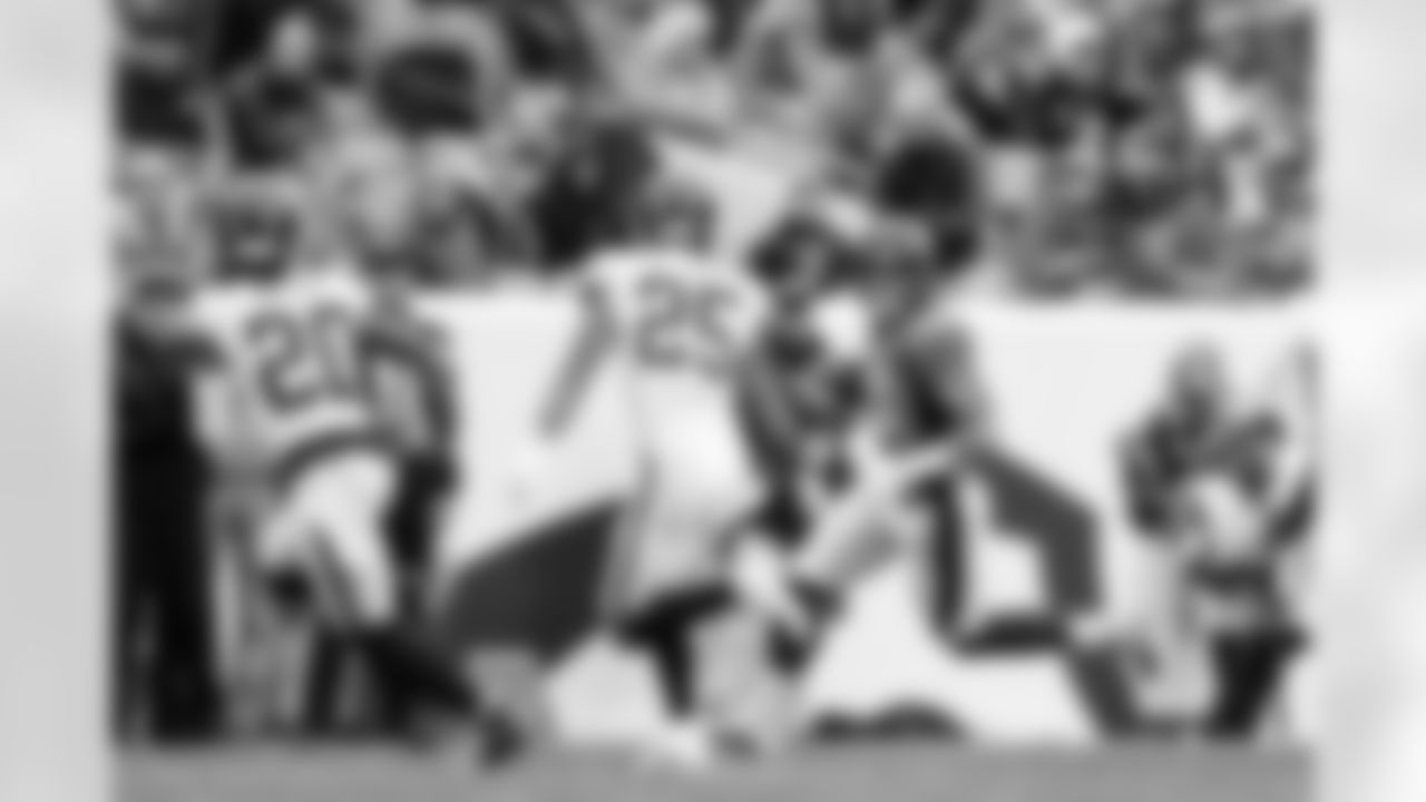 Albert Okwuegbunam during the Broncos' Week 8 game against the Washington Football Team at Empower Field at Mile High in Denver, Colorado on October 31, 2021. (Photo by Gabriel Christus)
