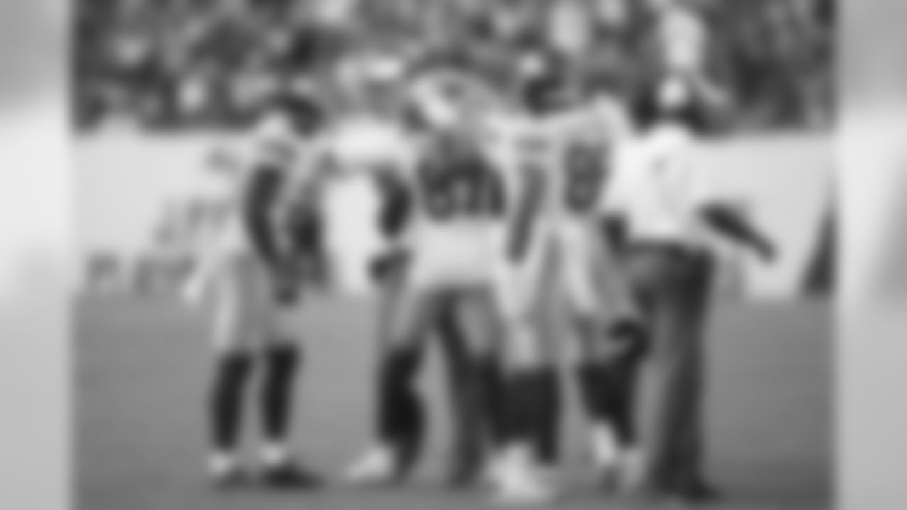 New York Giants head coach Pat Shurmur celebrates with a group of players after a touchdown during an NFL football game against the Tampa Bay Buccaneers, Sunday, Sept. 22, 2019 in Tampa, Fla. The Giants defeated the Buccaneers 32-31. (Joe Robbins via AP)