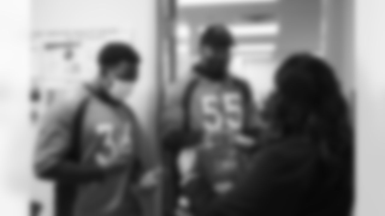 Devine Ozigbo and Bradley Chubb during a visit to patients and staff on Tuesday, September 27, 2022 at UCHealth in Aurora, Colorado.
Photo by Gabriel Christus/Denver Broncos