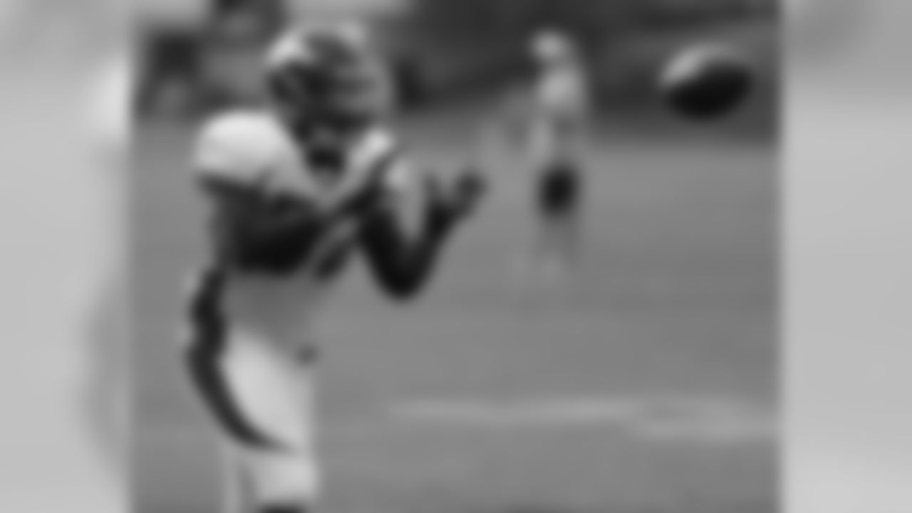 Woodyard focuses on the football.