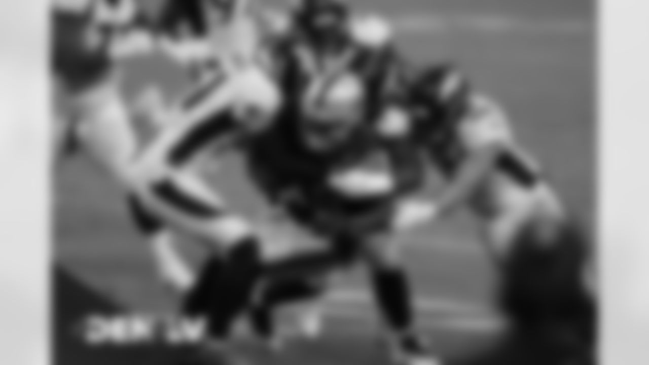 during the NFL game against the Las Vegas Raiders at Allegiant Stadium in Las Vegas, Nevada, November 15, 2020.
Photo by Zak Krill
