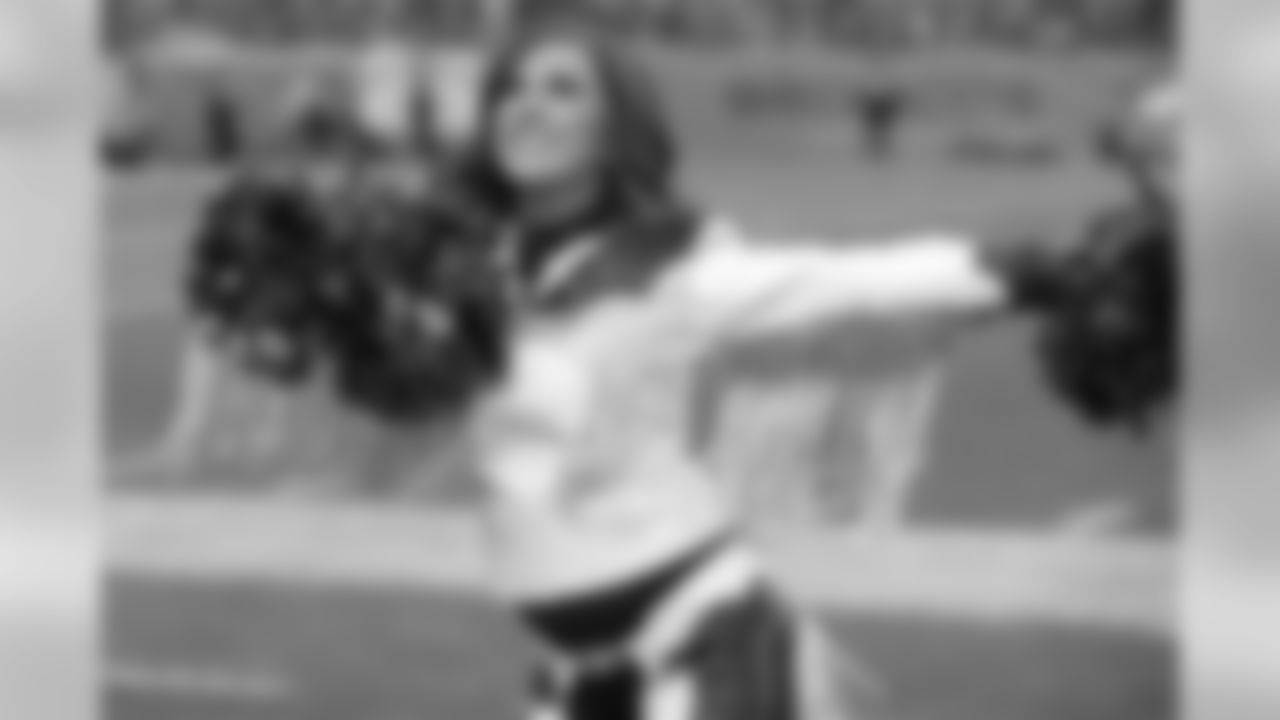 Cheerleader Spotlight Natalie 0868