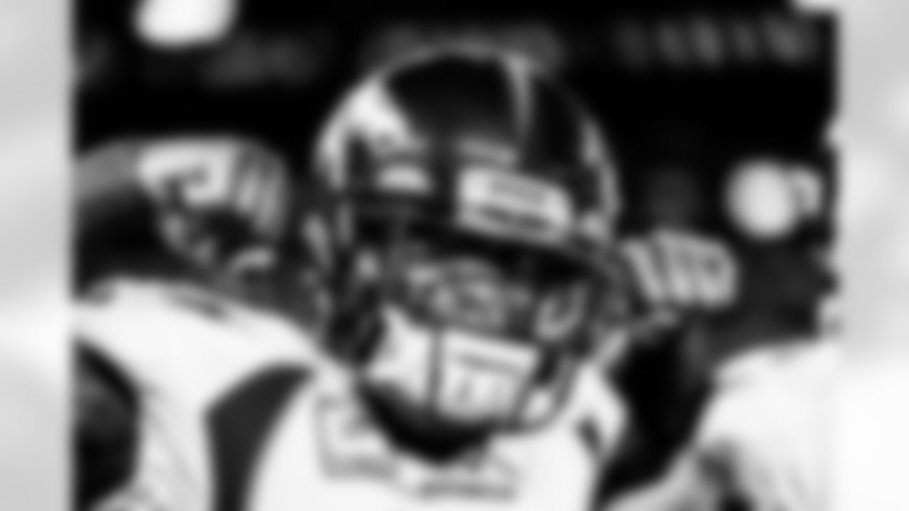 Kareem Jackson before the Broncos' Week 7 game against the Cleveland Browns at FirstEnergy Stadium in Cleveland, Ohio on October 21, 2021. (Photo by Gabriel Christus)