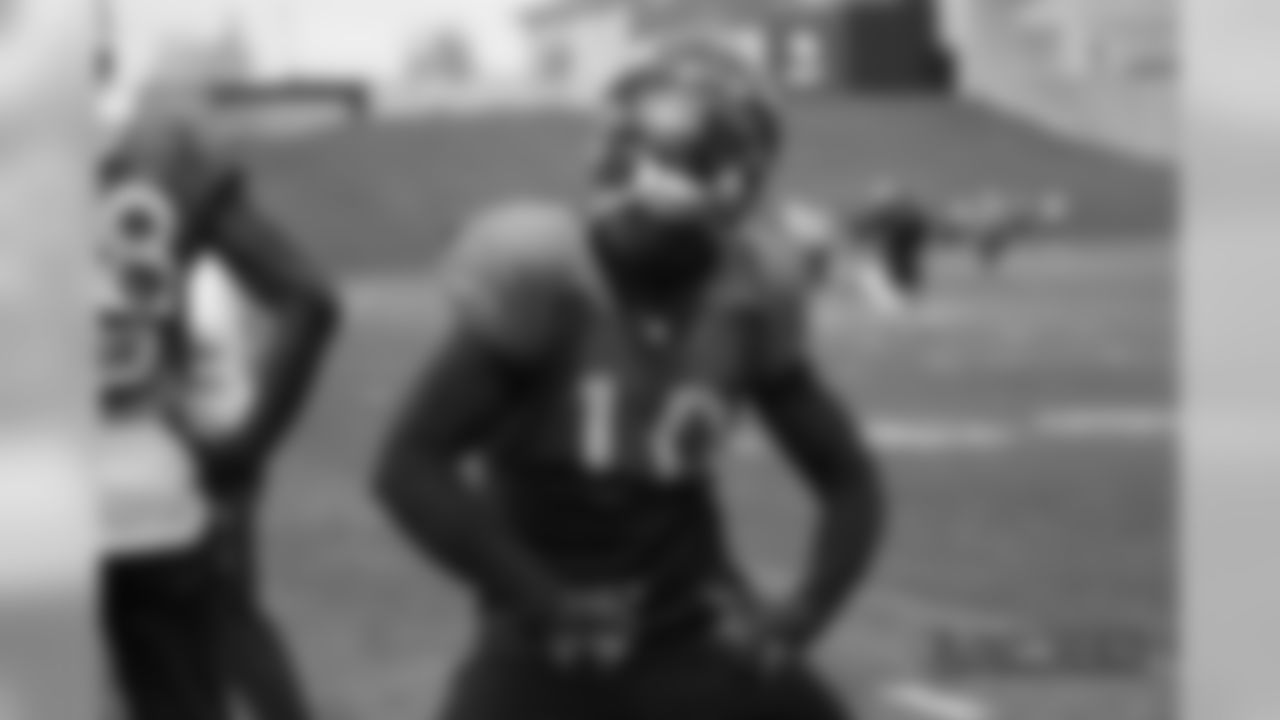 Emmanuel Sanders flexes at practice at UCHealth Training Center on October 11, 2018.