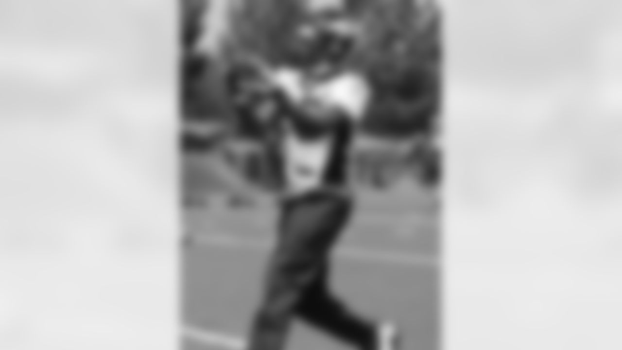 Fifth-round pick Tavarres King makes a catch.