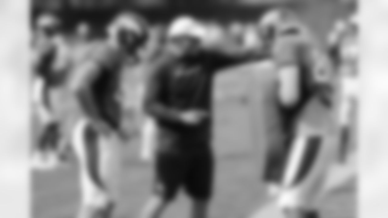 TE Coach Clancy Barone works through a drill with the tight ends.