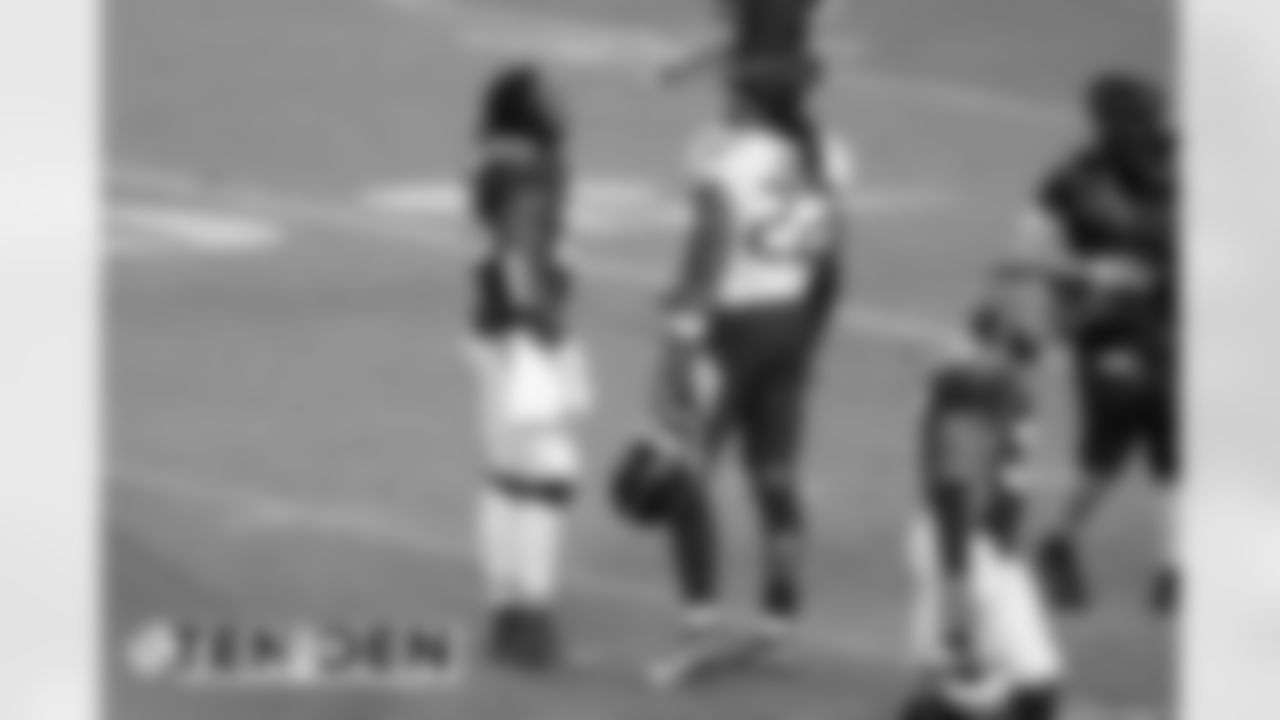 Melvin Gordon III in action during the Broncos' Week 1 game against the Tennessee Titans at Empower Field at Mile High in Denver, Colorado, on September 14, 2020. (Photo by Ben Swanson)