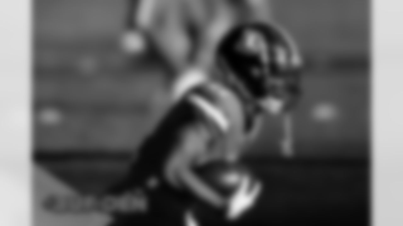 Diontae Spencer warms up before the Broncos' Week 15 game against the Buffalo Bills at Empower Field at Mile High in Denver, Colorado on December 19, 2020. (Photo by Gabriel Christus)