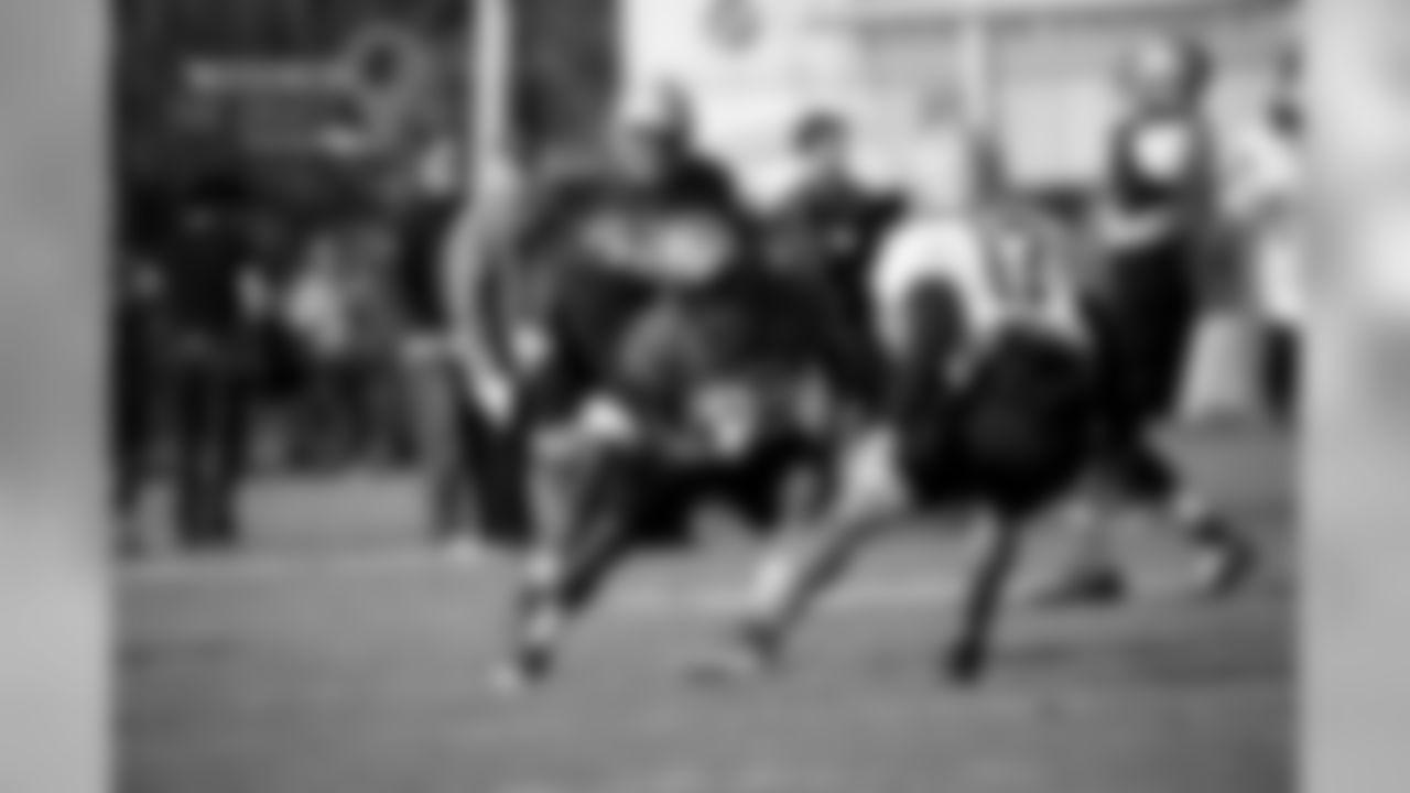 South Florida running back D'Ernest Johnson has posted two consecutive solid days of practice to open the week. The 5-foot-11, 204-pounder showed decisiveness in his cuts, allowing him to burst upfield for some solid gains. He also caught several passes out of the backfield that he was able to turn into double-digit pickups.