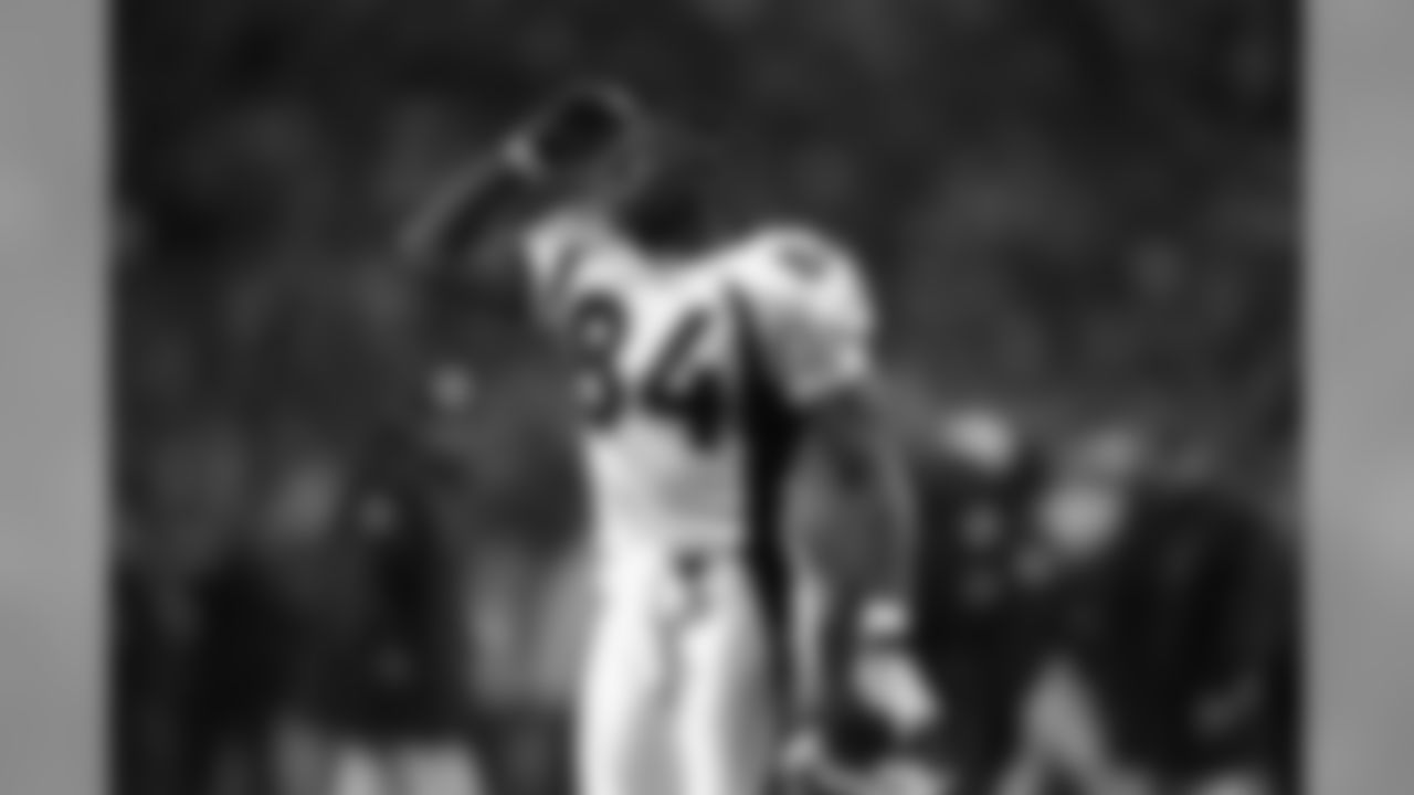 TE Shannon Sharpe joined the Ring of Fame in 2009.