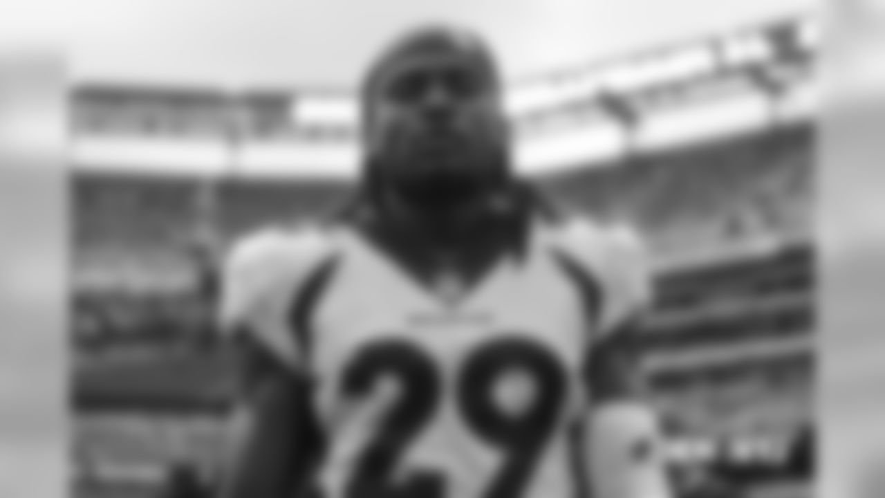 Bradley Roby during pregame warmups before the Broncos' Week 5 game against the New York Jets at MetLife Stadium on October 7, 2018.