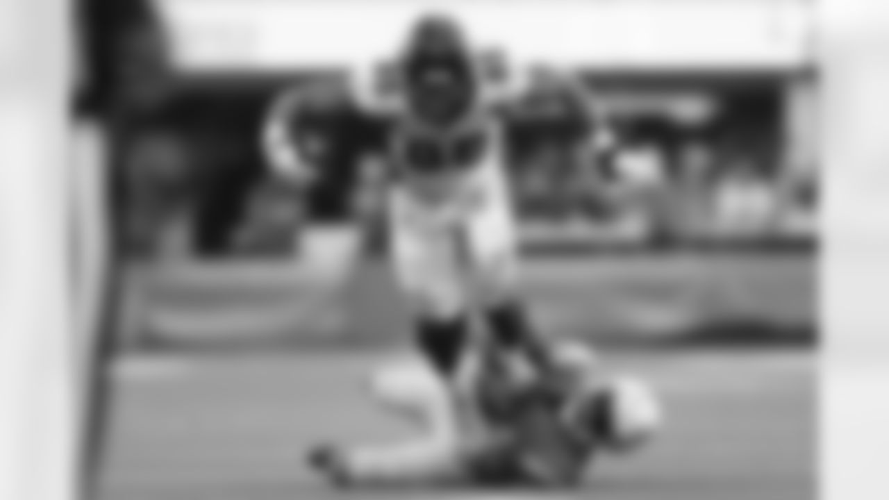 Denver Broncos tight end Albert Okwuegbunam (85) during the NFL game against the Los Angeles Chargers on Sunday, January 2, 2022 at SoFi stadium in Los Angeles, California.
Gabriel Christus