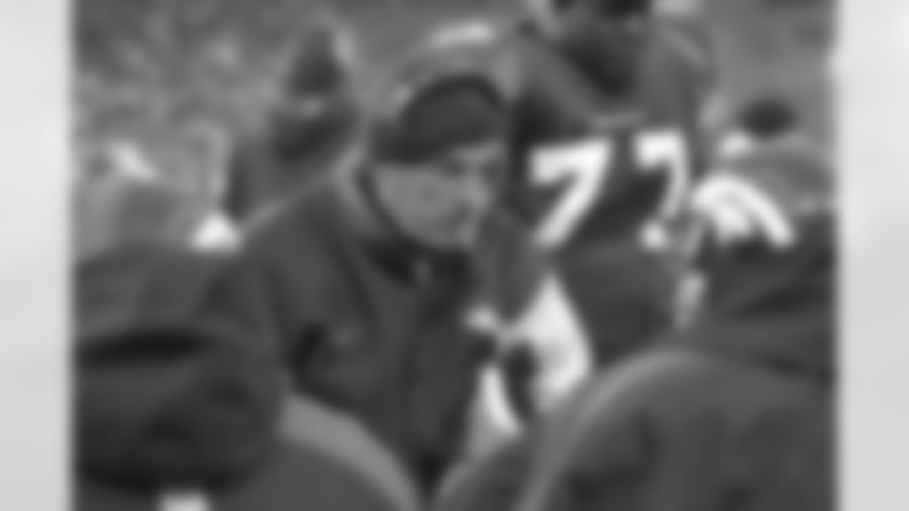 Alex Gibbs talks with his offensive line against the Seattle Seahawks at Mile High Stadium in Denver, CO on December 10, 2000.