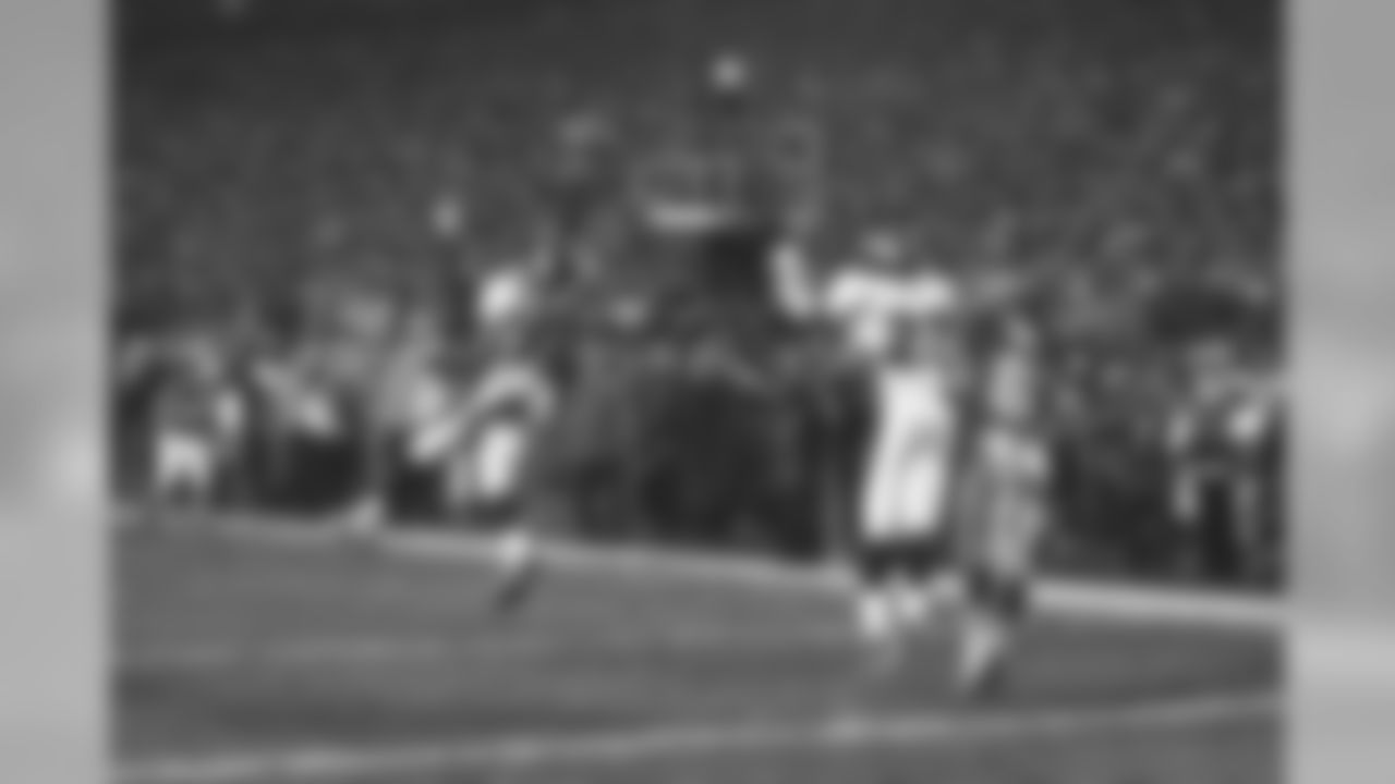 Darrien Gordon sealed the fate of the Chiefs with a last-second pass (11 remaining) deflection near the end zone on fourth down in the playoffs against the Kansas City Chiefs at Arrowhead Stadium in Kansas City, MO on January 4, 1998.