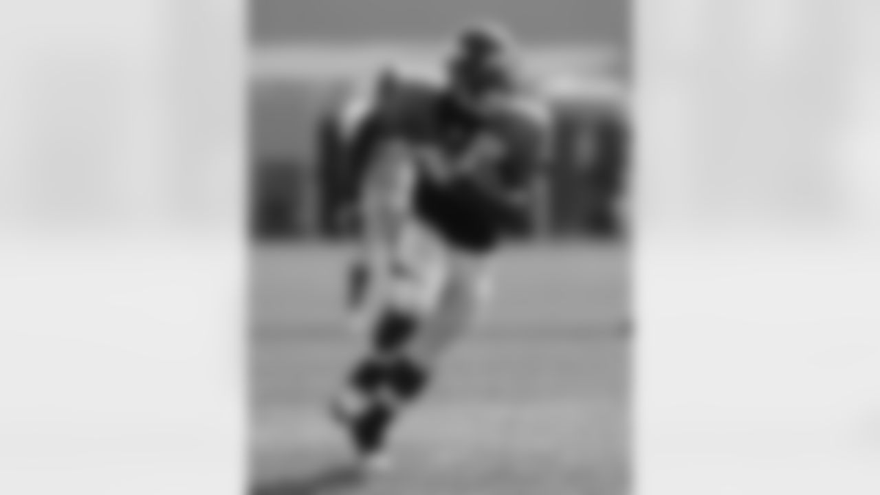 RB Ronnie Hillman breaks a run to the outside.