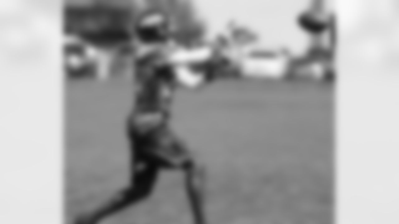 CB Champ Bailey catches a pass.